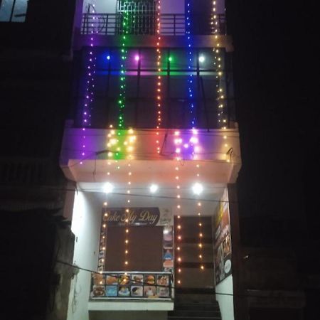 Aditya Paradise Aka Mountain Home Aka Avk Inn Tundla Luaran gambar